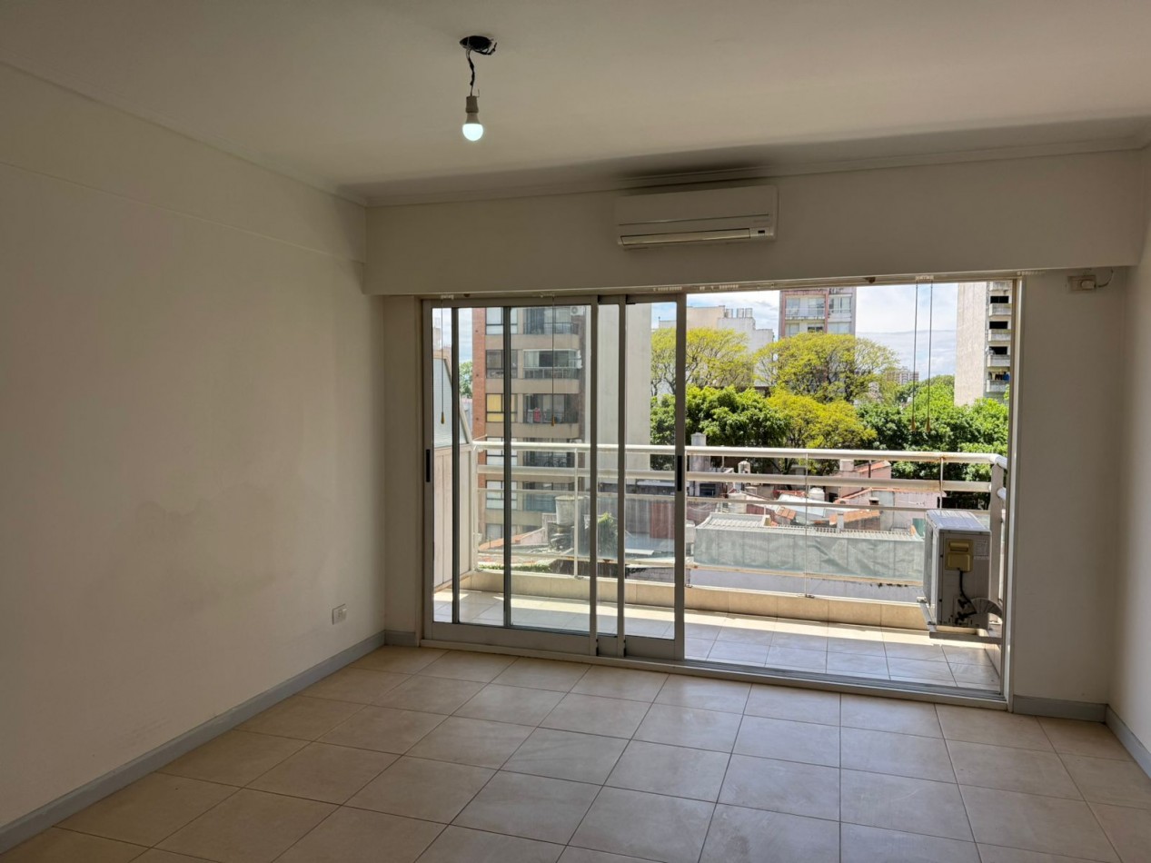 Impecable Monoambiente en Villa Urquiza con Balcon al contrafrente con hermosa vista y luz 