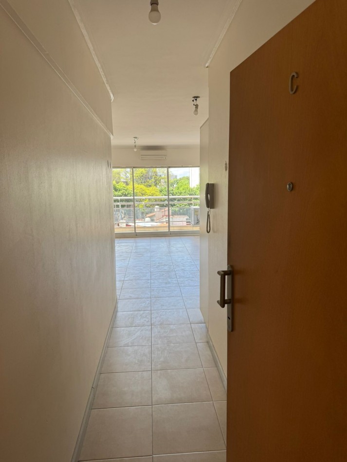 Impecable Monoambiente en Villa Urquiza con Balcon al contrafrente con hermosa vista y luz 