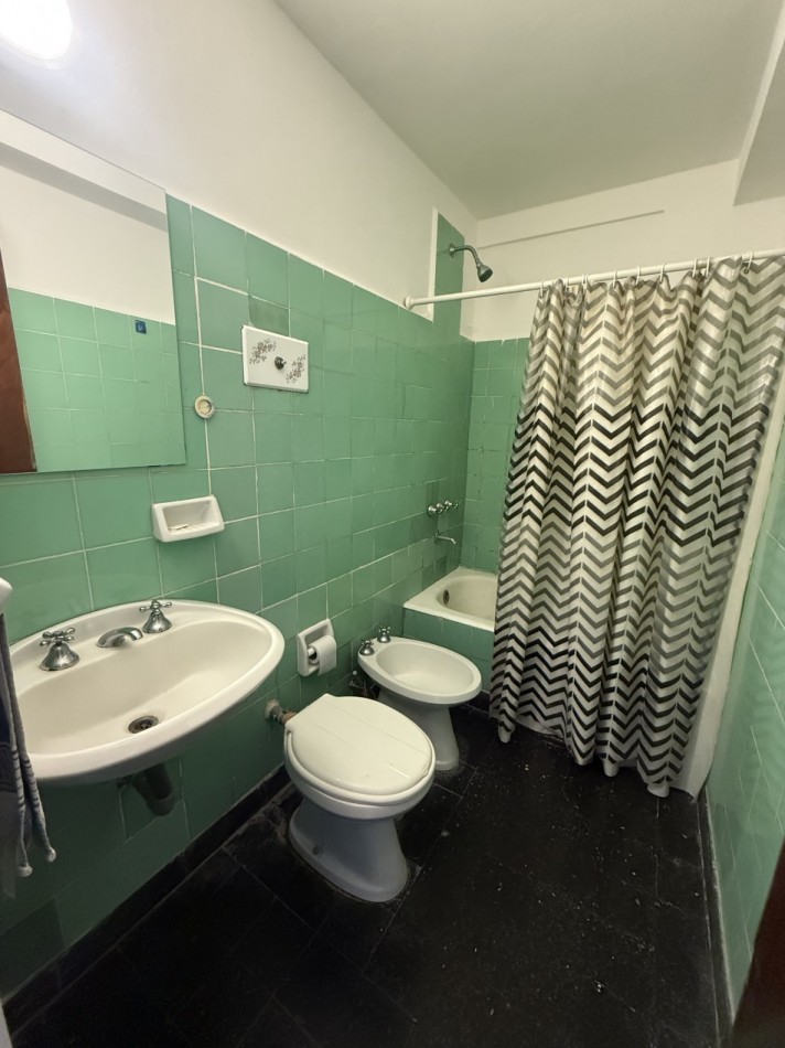 Hermoso Departamento de 2 ambientes Luminoso en Muy buen edificio a pasos Subte.