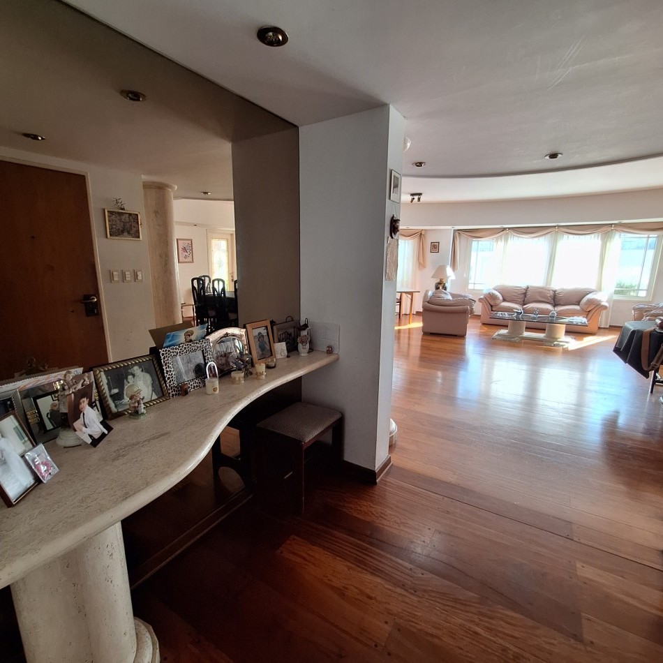 El Mejor Piso De 5 Ambientes, Dependencia y 2 Cocheras En excelente z/Caballito APTO CREDITO