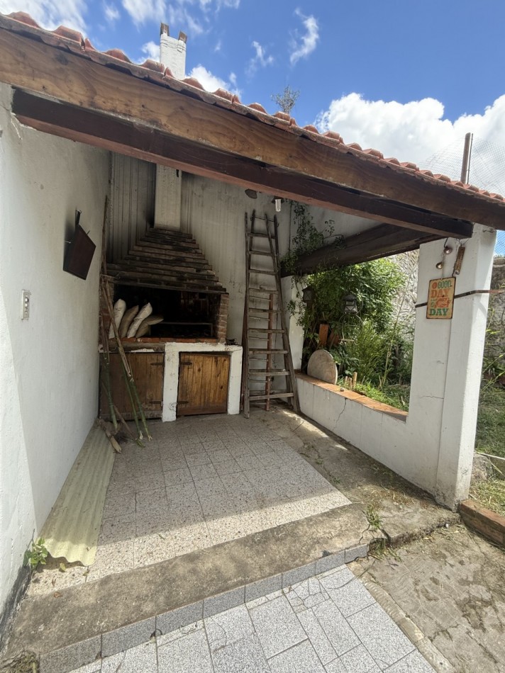 Casa Lote Propio con Jardin y cochera para 3 autos a Refaccionar 